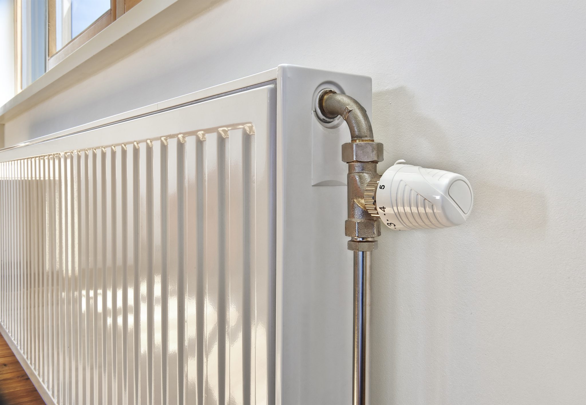 Installation af fjernvarme billede af radiator